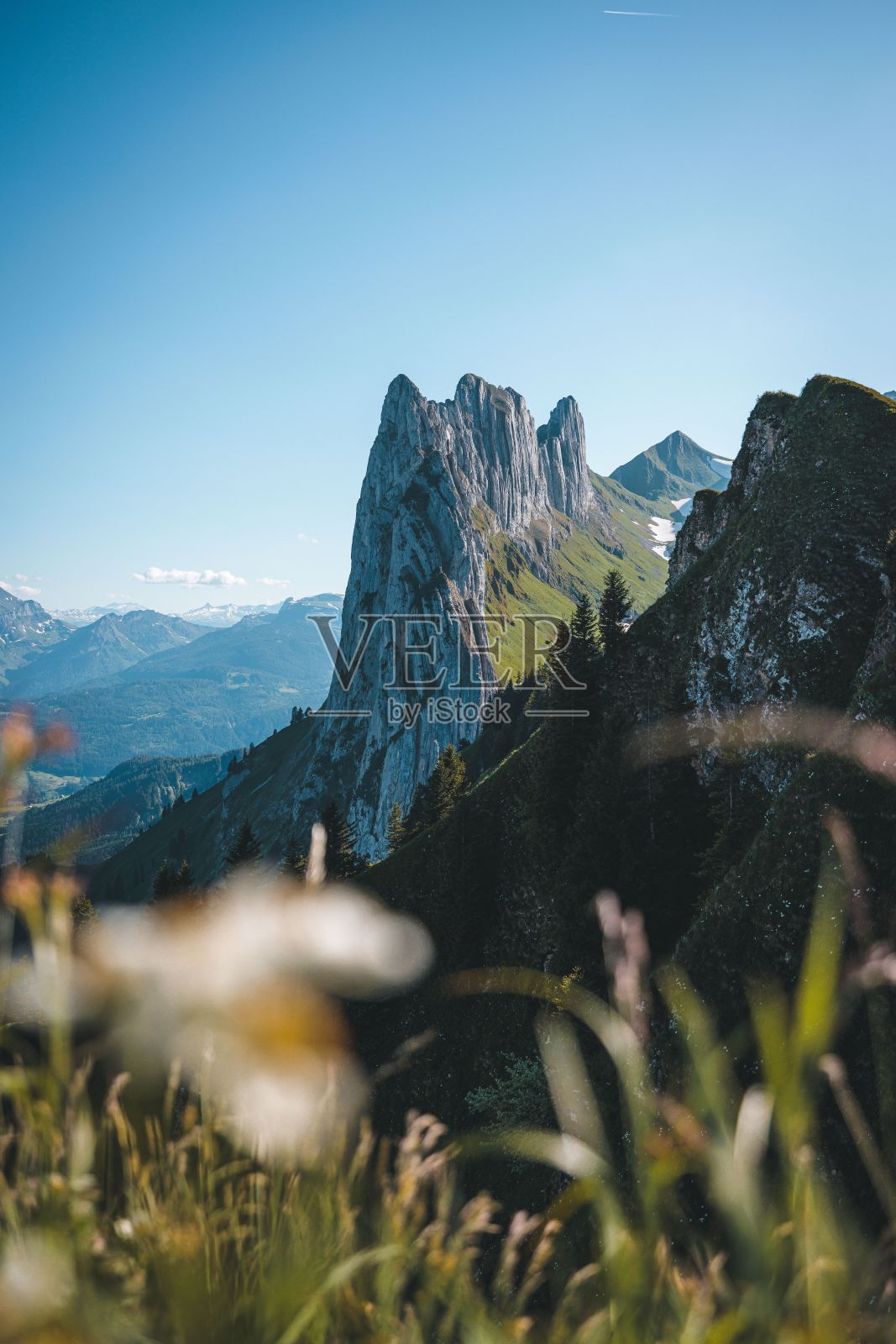 壮观的岩层萨克森卢克在阿彭策尔地区在瑞士照片摄影图片