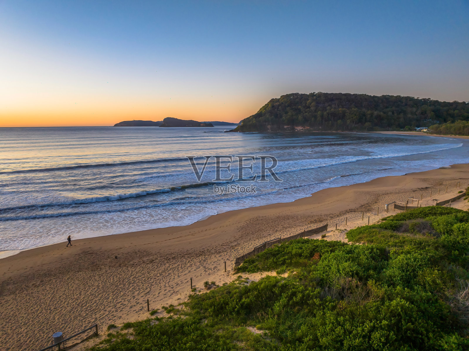 晴朗的天空空中日出海景照片摄影图片