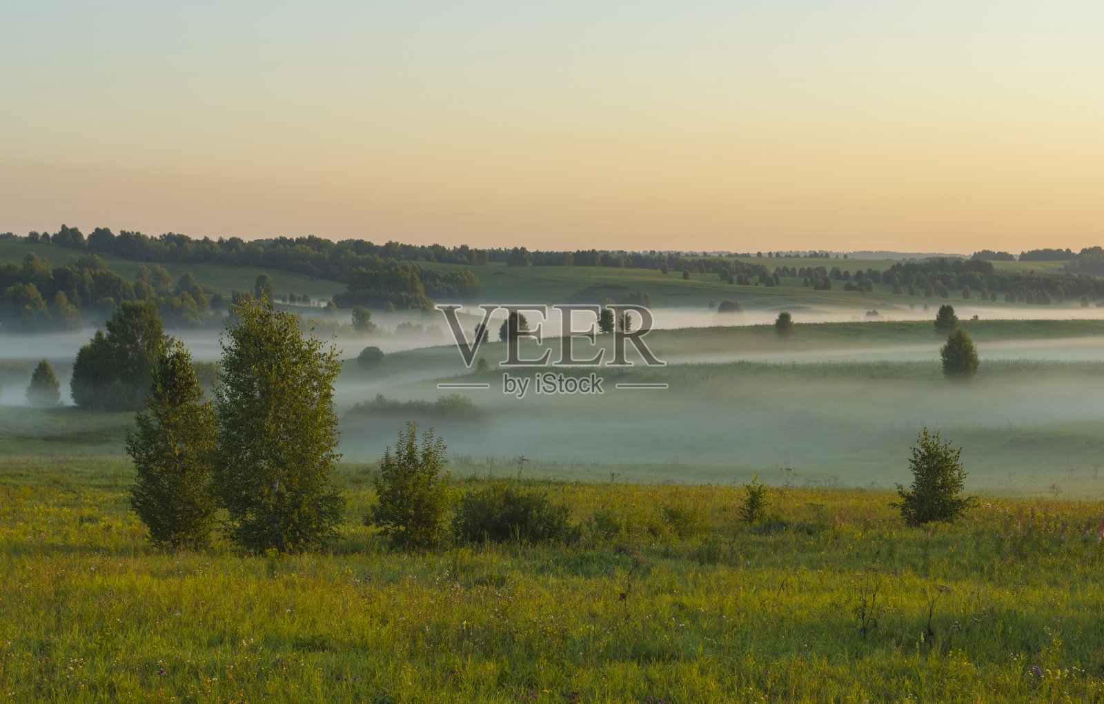 阿尔泰朦胧的黎明照片摄影图片