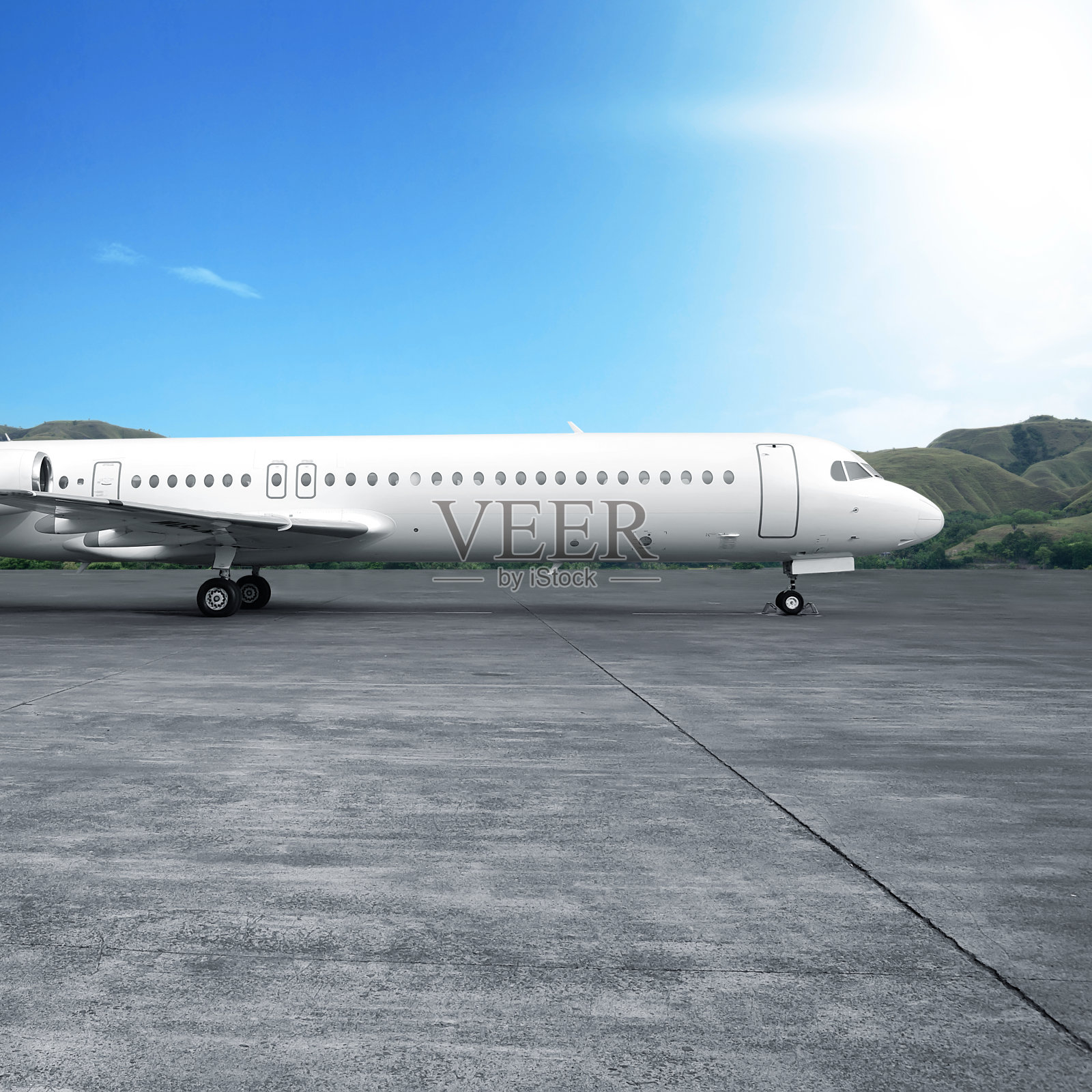 跑道上的飞机照片摄影图片