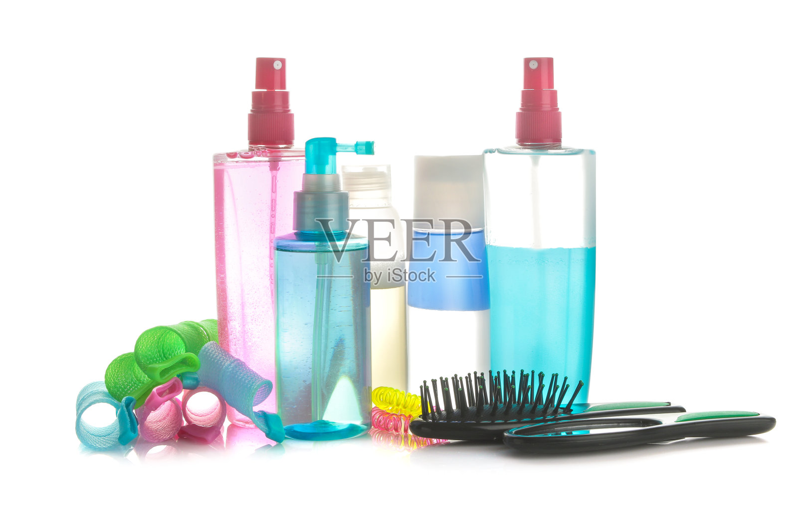 白色背景上的各种护发产品和发饰照片摄影图片