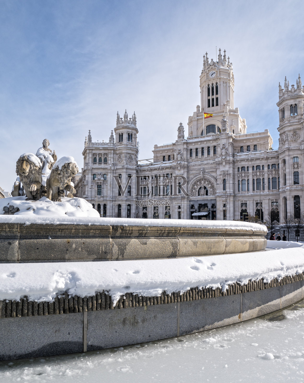 Cibeles喷泉和有雪的市政厅。马德里。西班牙照片摄影图片