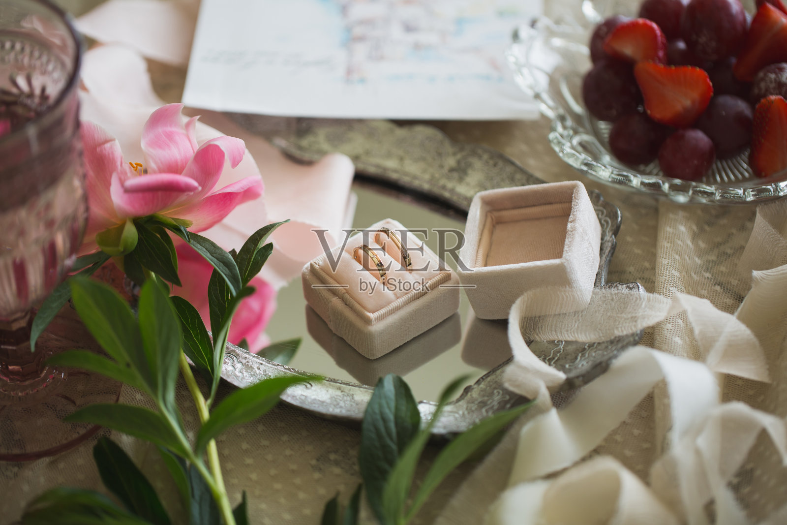 新娘花束。草莓照片摄影图片