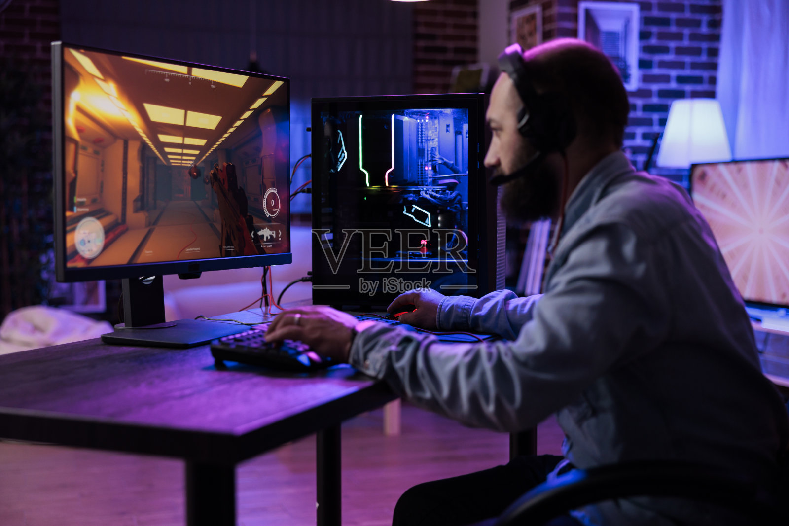 现代玩家有乐趣的视频游戏玩竞争照片摄影图片