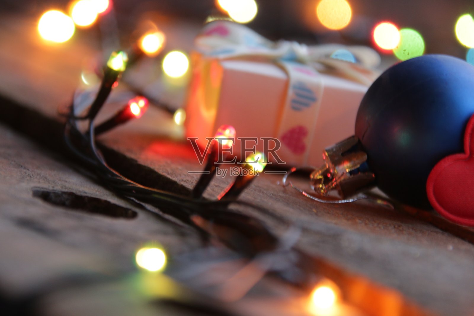 圣诞花环拉近。新年家里的装饰。照片摄影图片