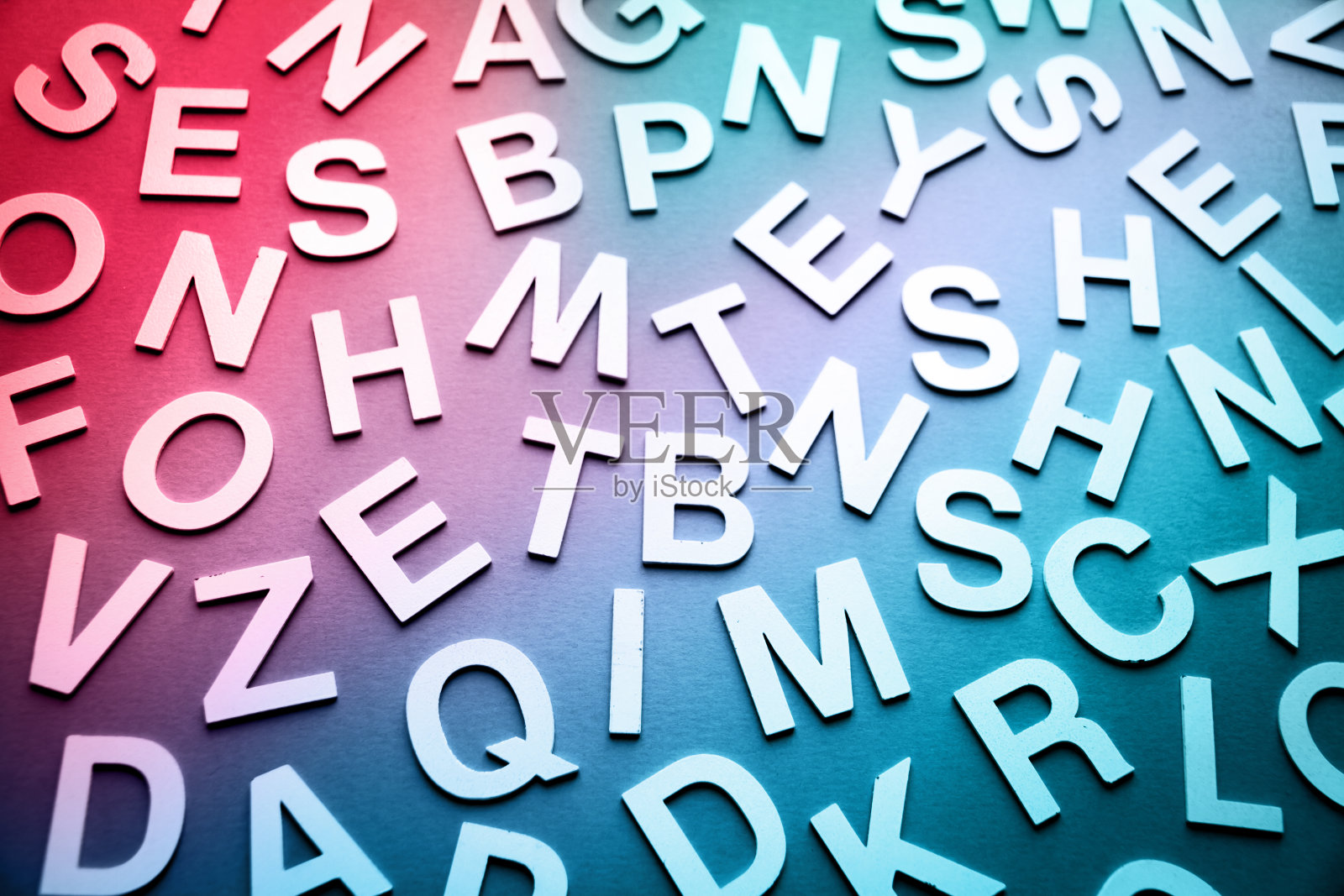 混合字母堆特写照片照片摄影图片