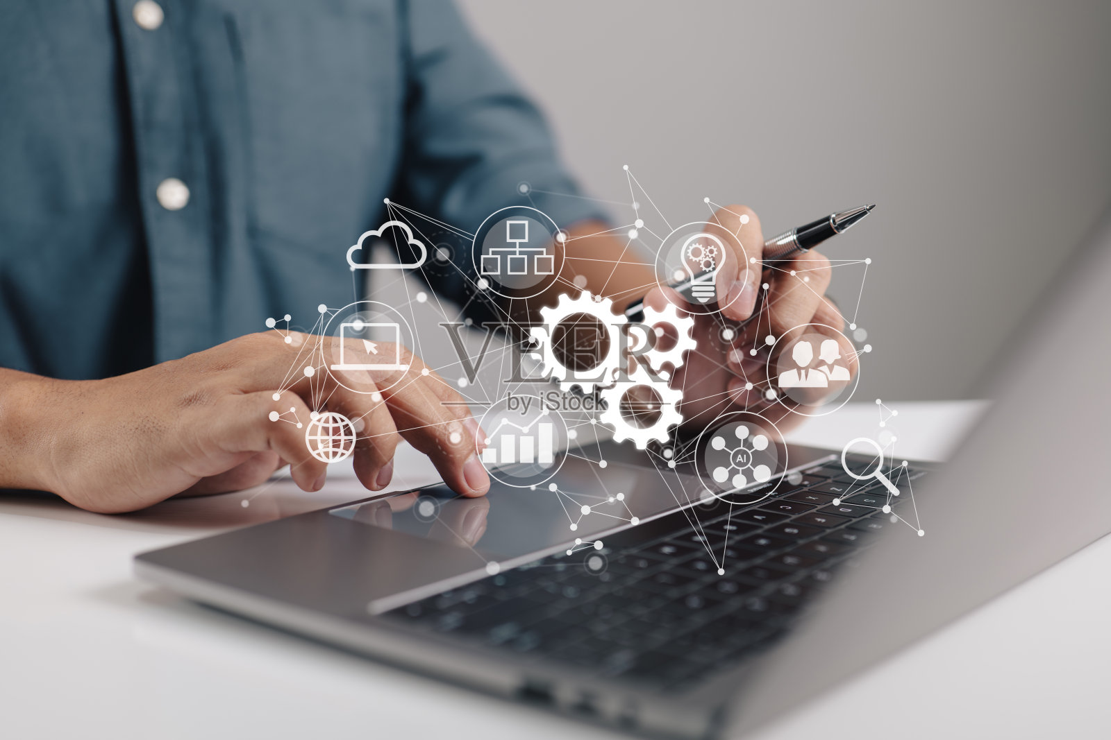 与物联网和自动化相关的概念,作为创新的源泉,提高技术和业务运营的生产力、可靠性和可重复性。照片摄影图片