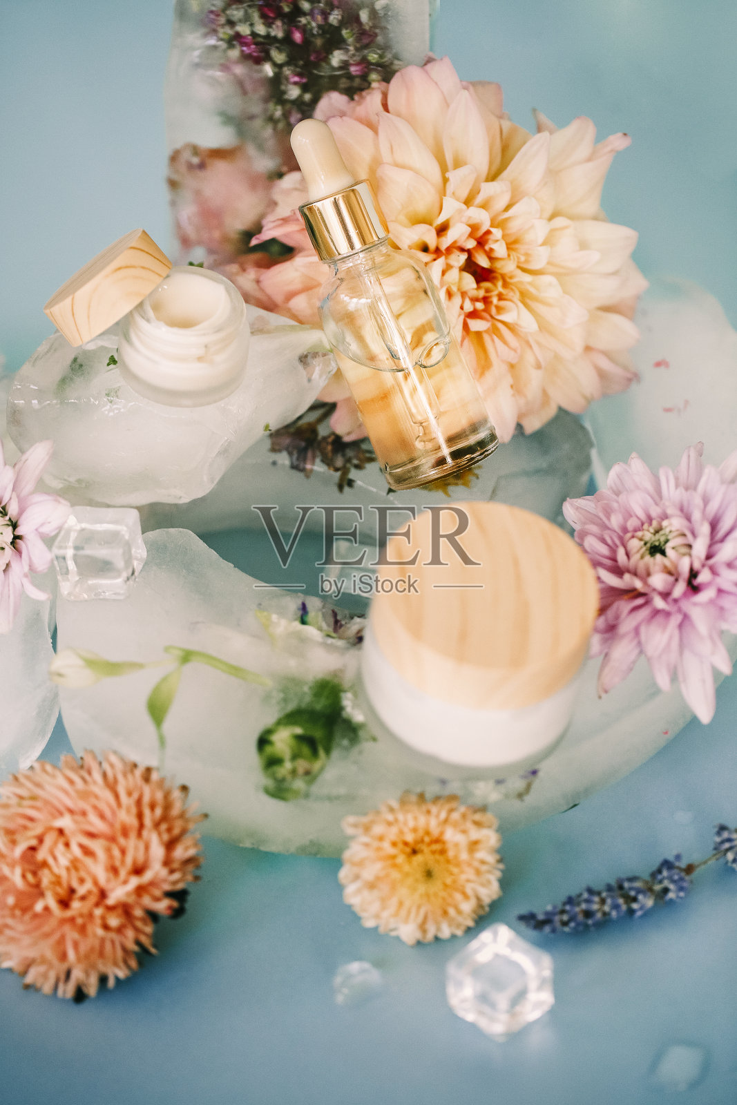 鲜花和化妆品成分照片摄影图片