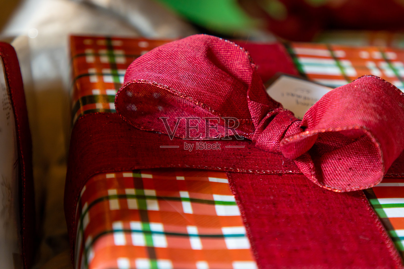 圣诞树下的圣诞礼物照片摄影图片