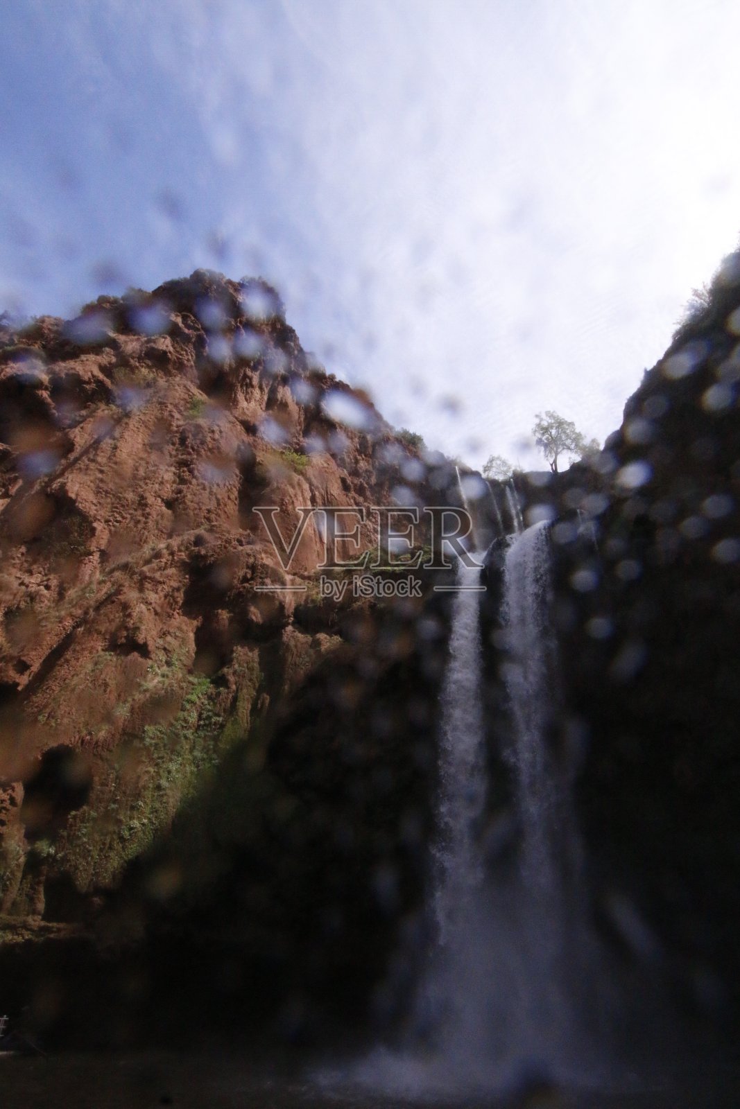 乌苏瀑布照片摄影图片