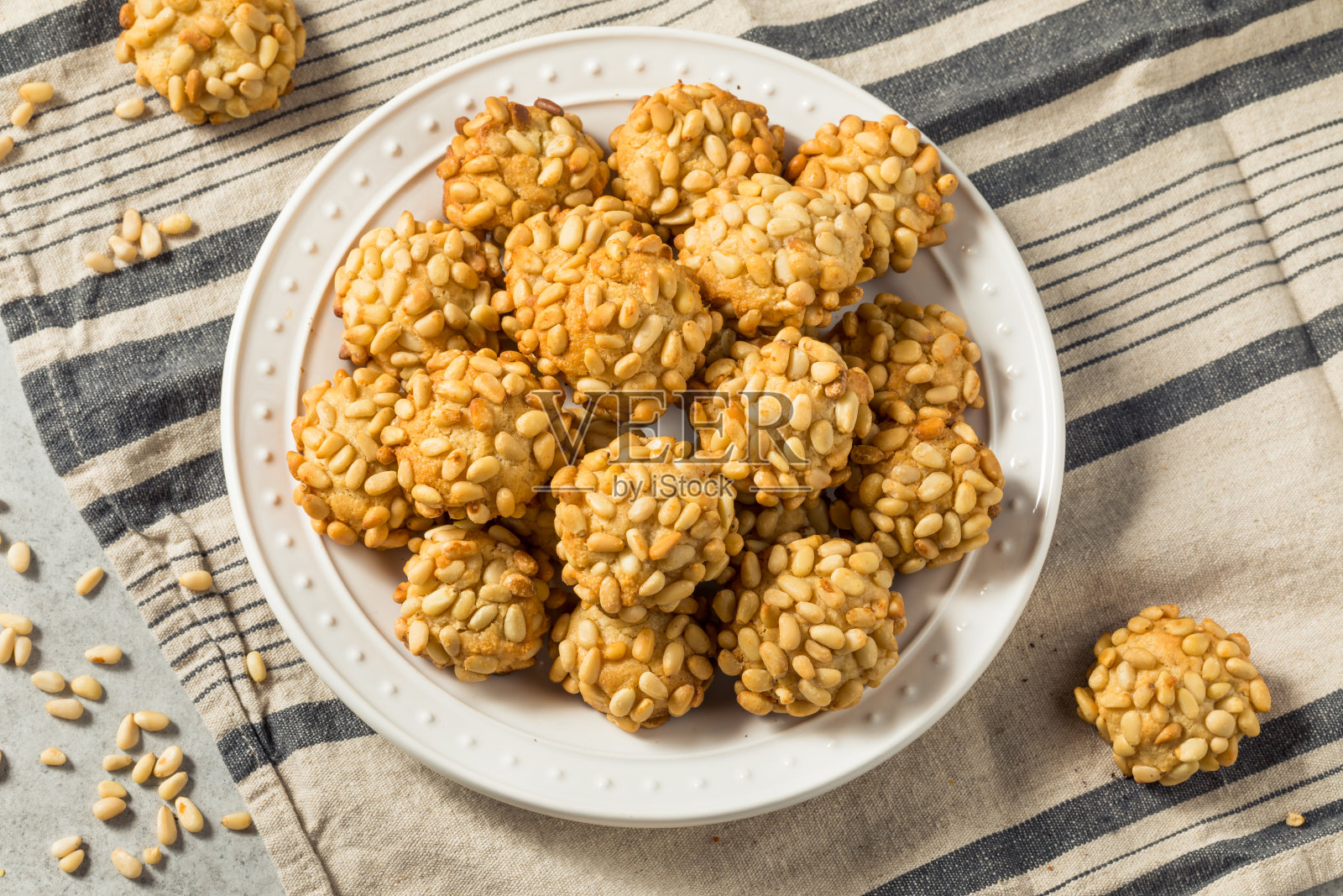 自制意大利皮诺利圣诞饼干照片摄影图片