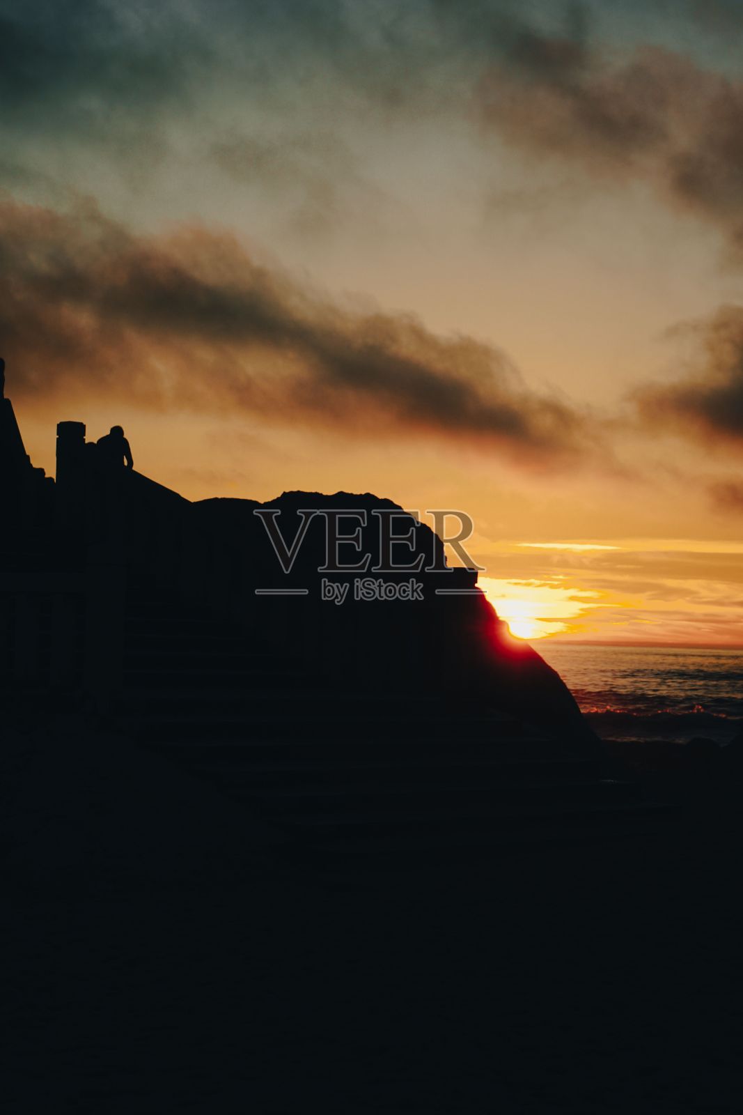 山上日落的景色照片摄影图片