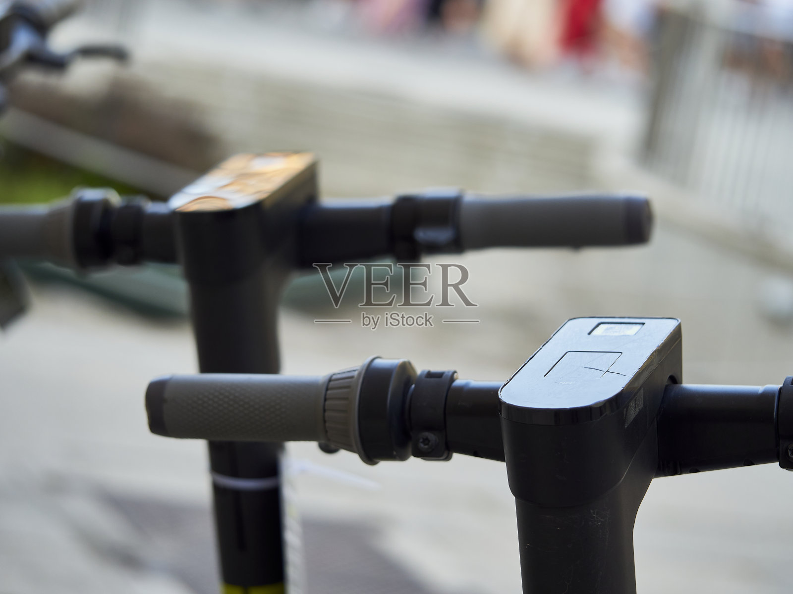 一张电动滑板车的照片照片摄影图片