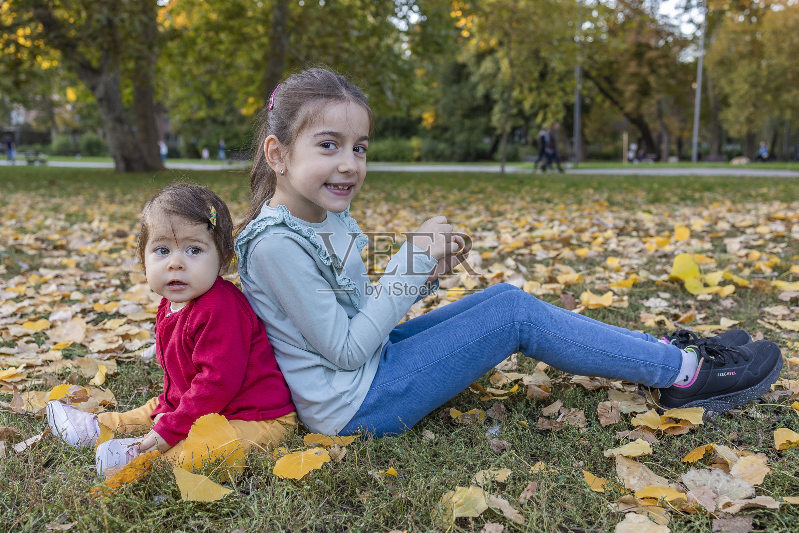 姐妹们享受照片摄影图片