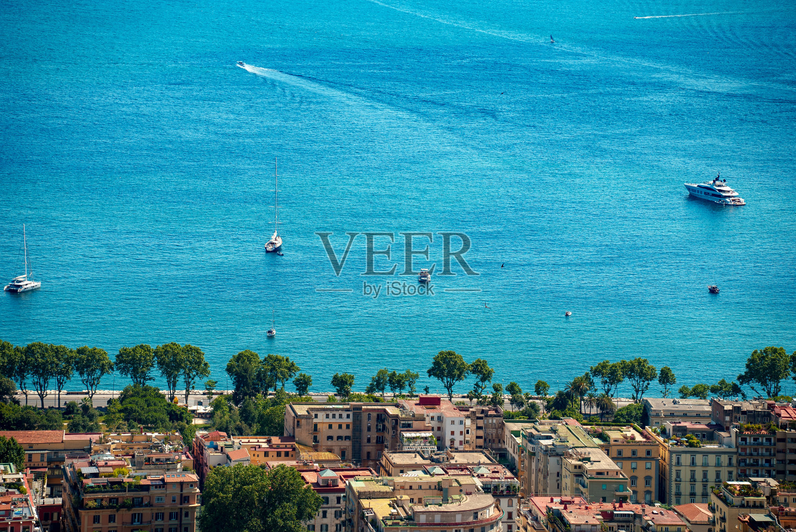 意大利那不勒斯海滨的富裕社区。照片摄影图片