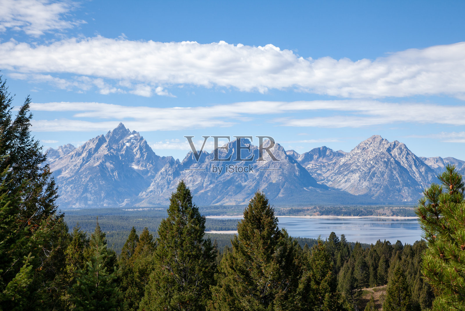 蒂顿山脉的秋景照片摄影图片