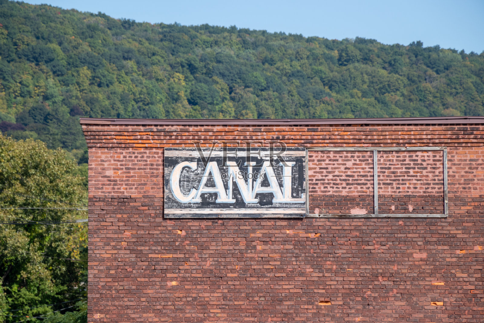 运河画在一个老建筑的外部照片摄影图片