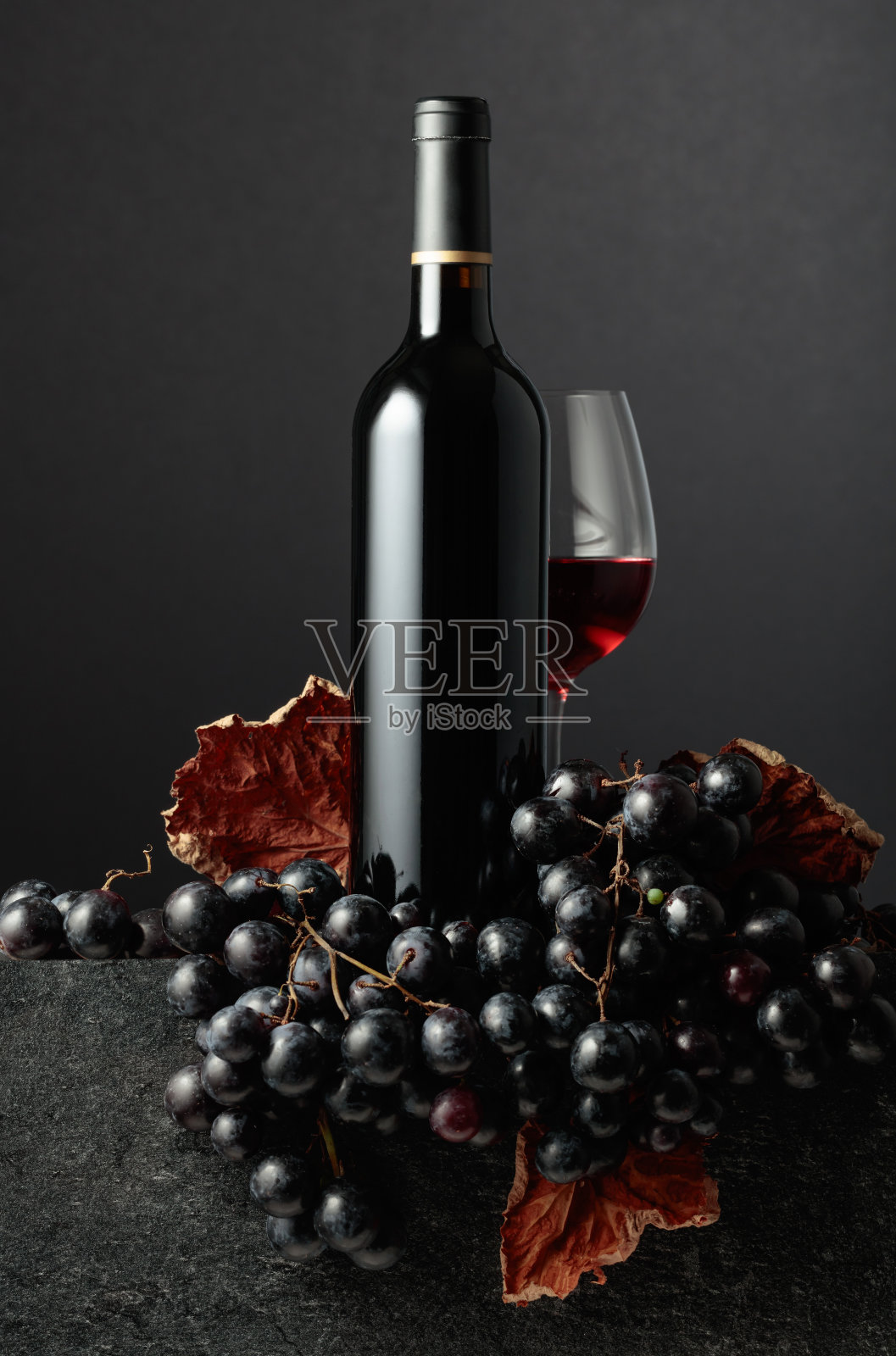 葡萄和红酒。照片摄影图片