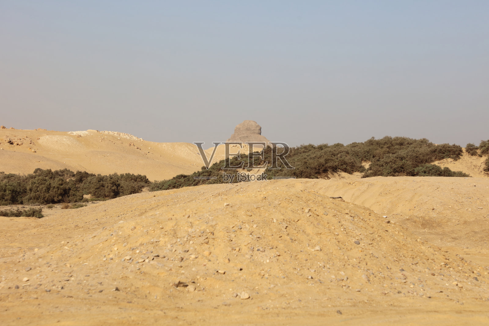 金字塔和沙漠照片摄影图片