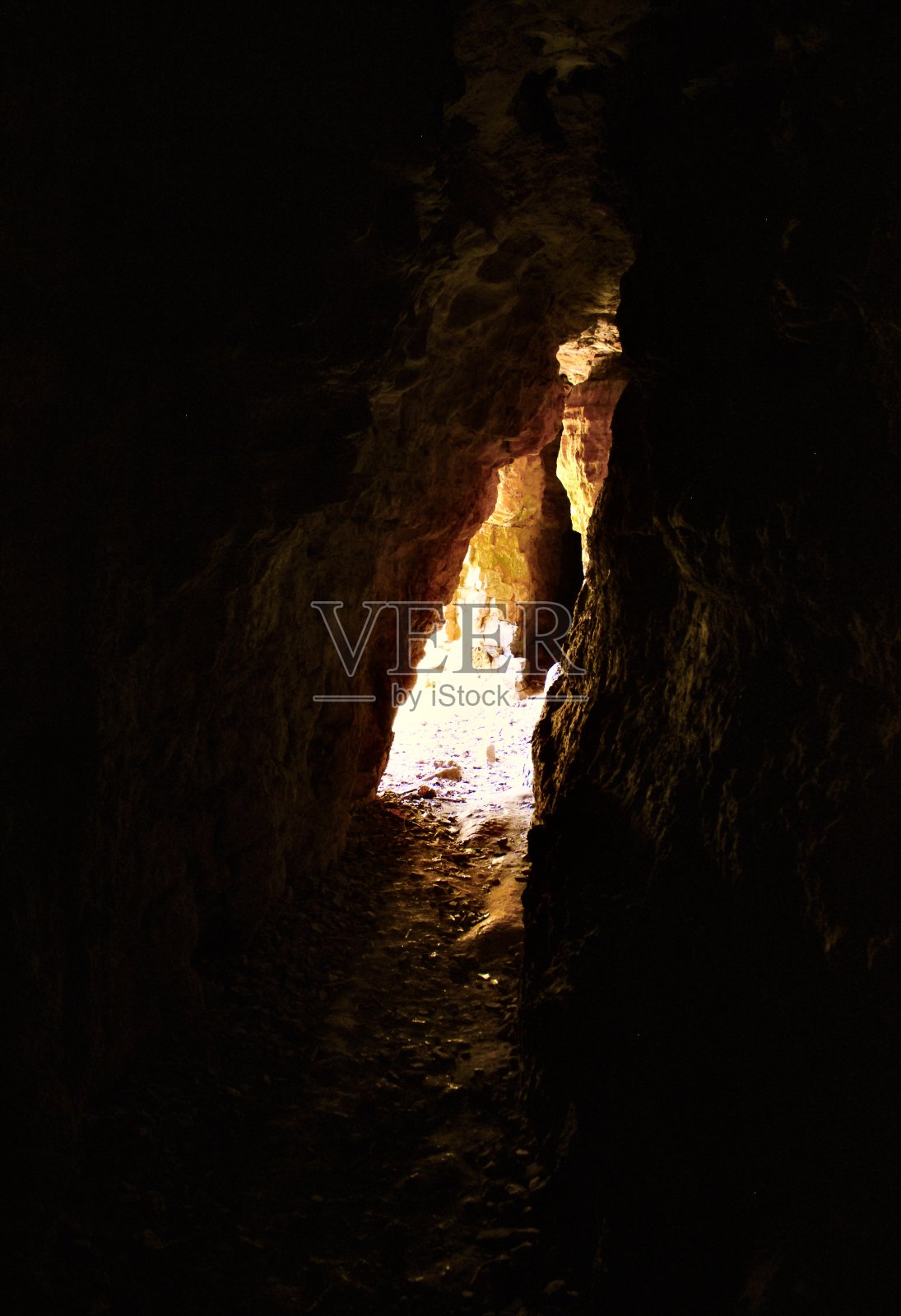 洞穴里面照片摄影图片