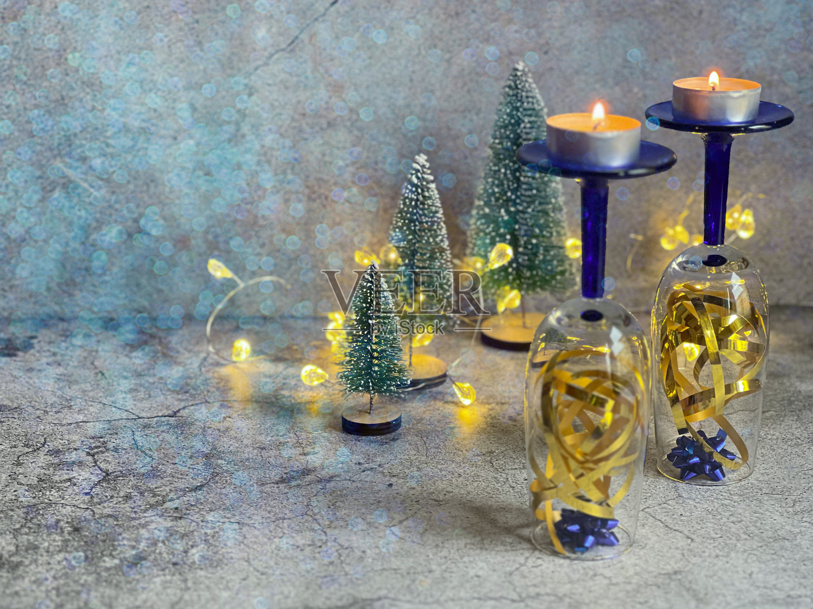 香槟杯,装饰着迎接新年照片摄影图片