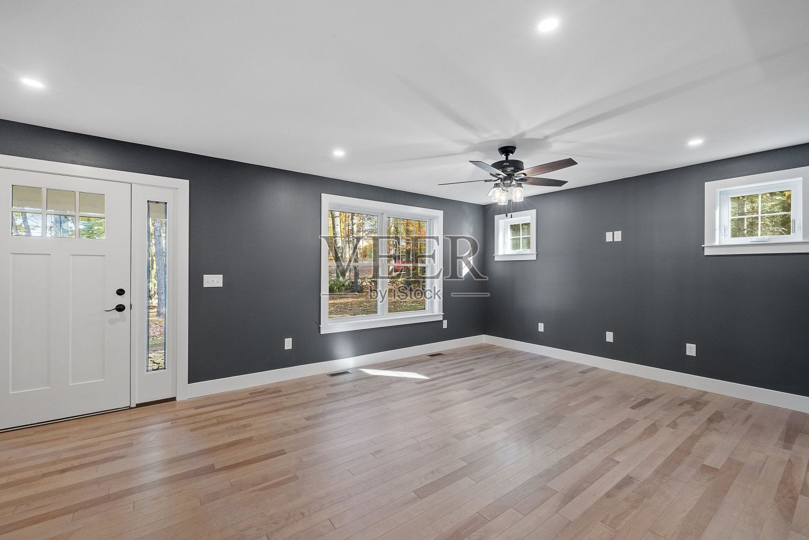 新英格兰殖民地住宅美丽宜人的内饰照片摄影图片