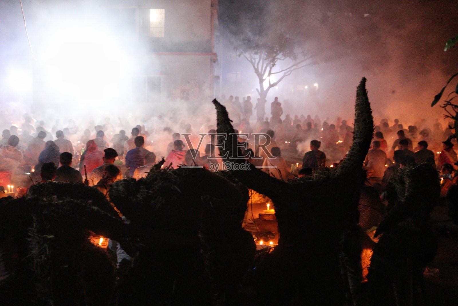 音乐会上的人们照片摄影图片