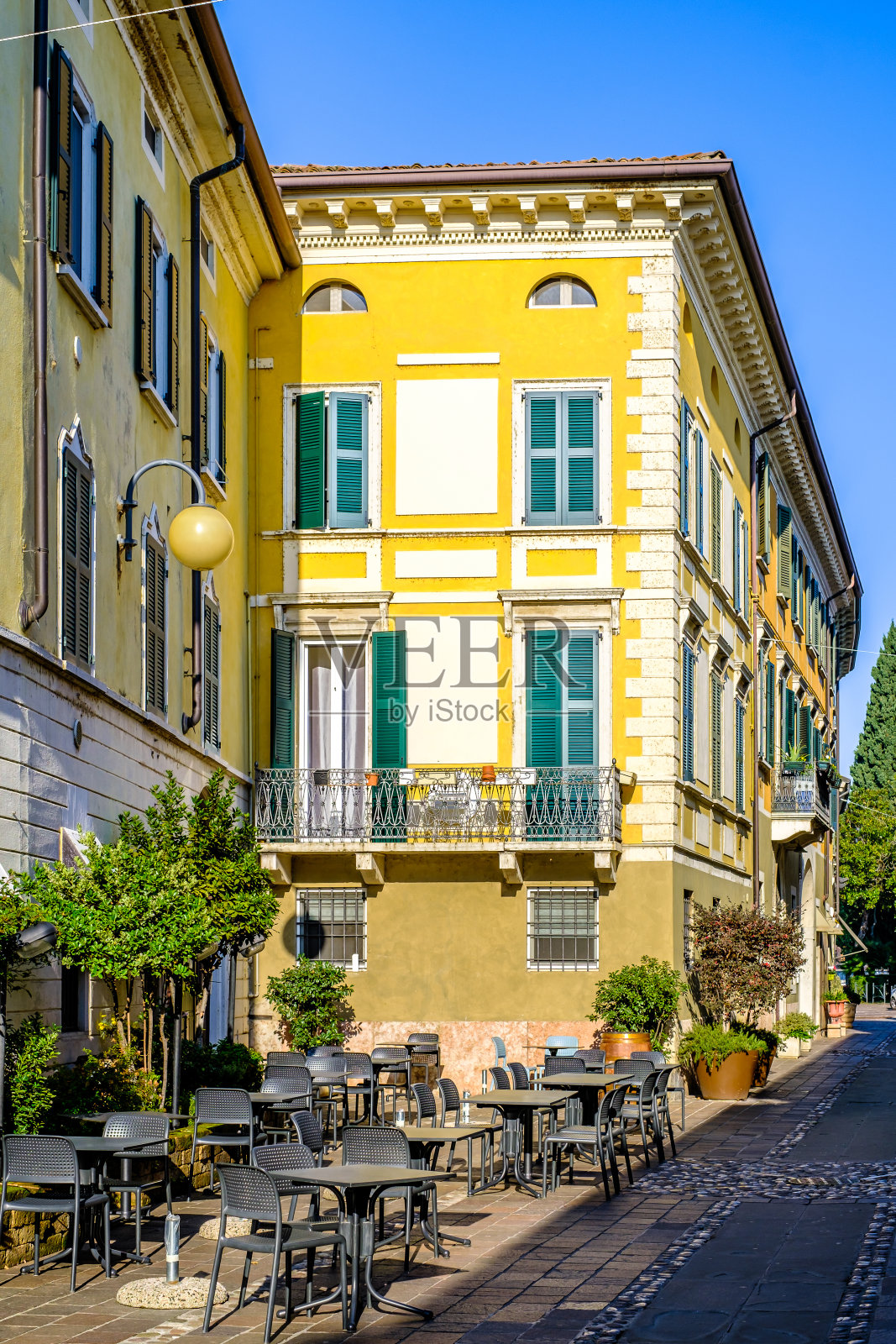 意大利的德萨扎诺老城和港口照片摄影图片