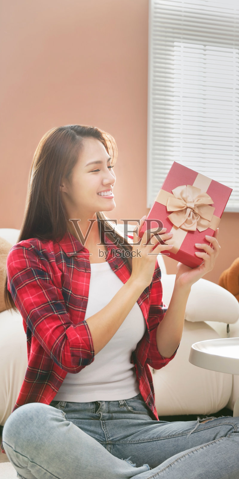 女人与礼物照片摄影图片