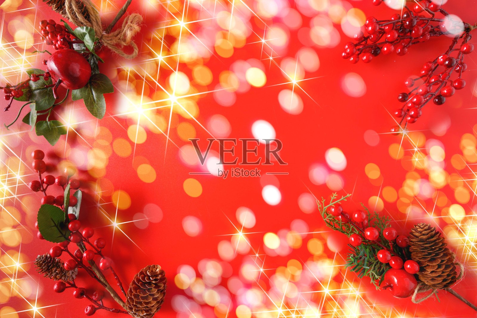 红色背景的圣诞装饰和装饰品。照片摄影图片