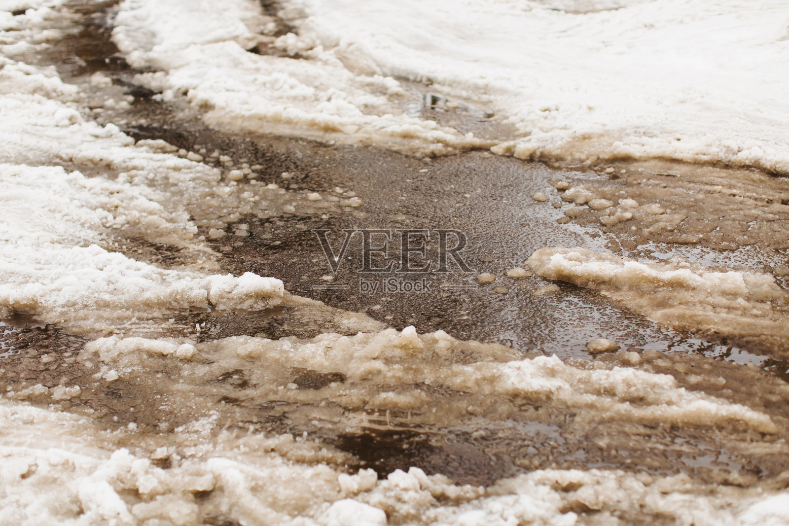 人行道上。融化的雪照片摄影图片