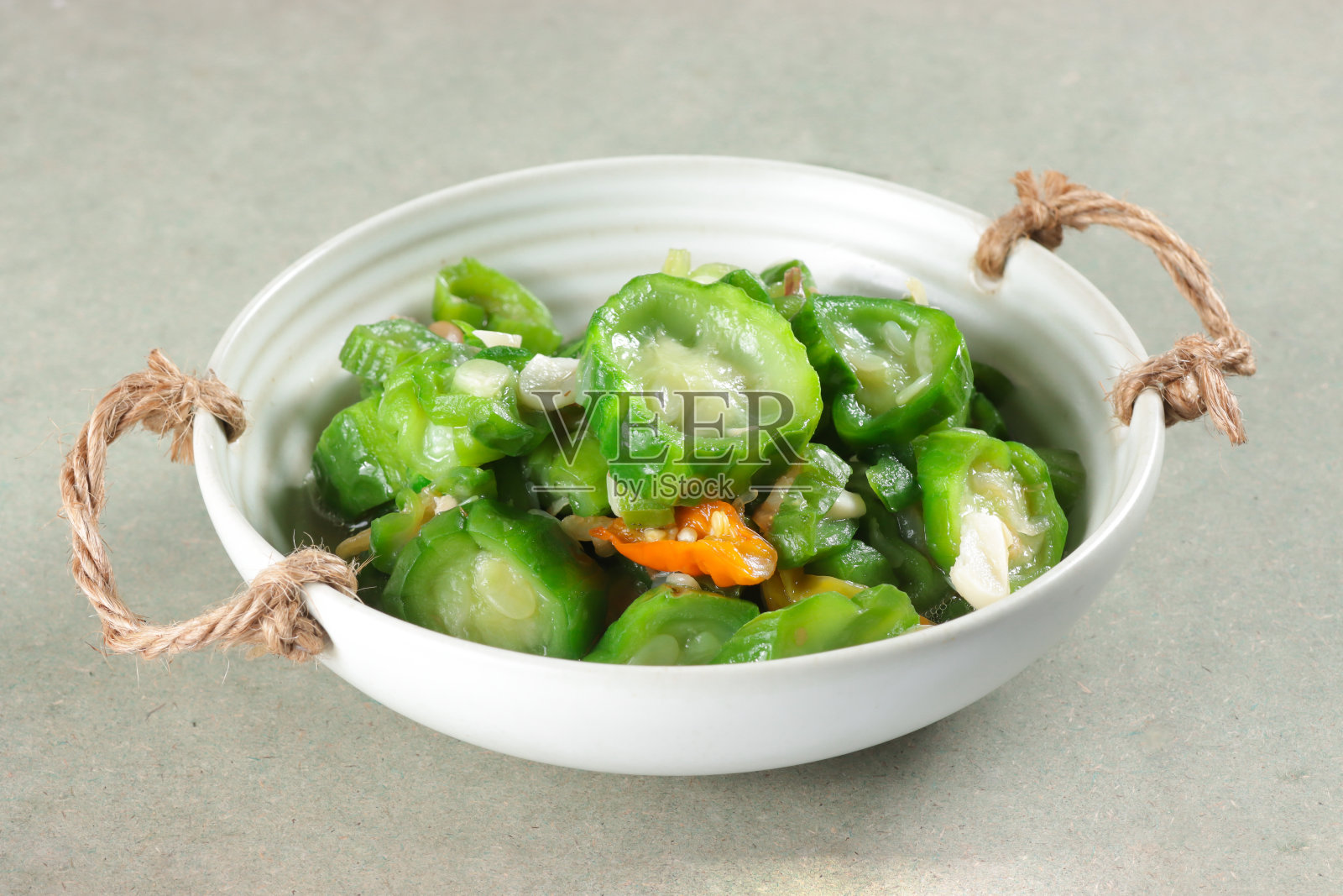 炒丝瓜菜。照片摄影图片