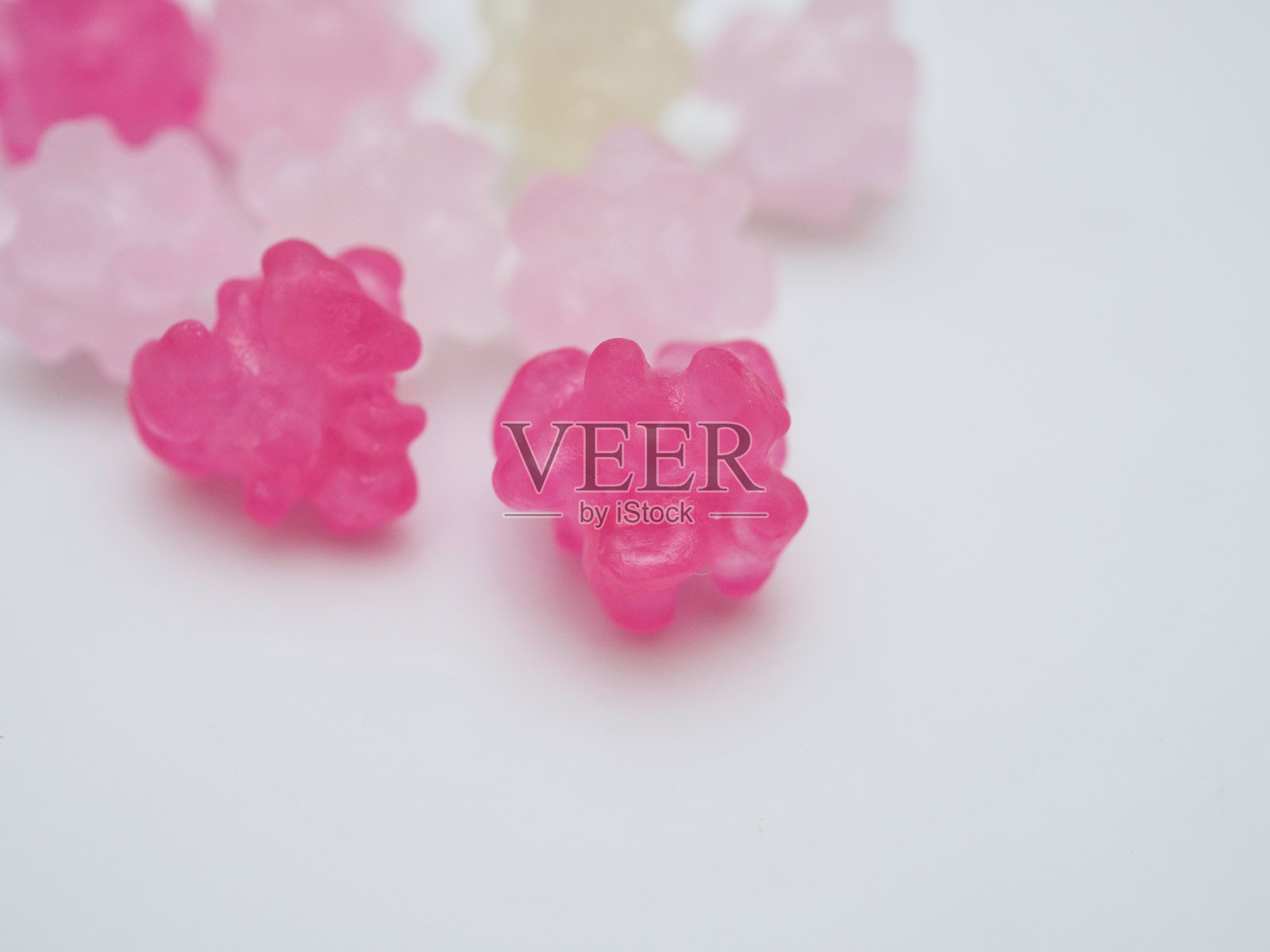 小的彩色糖块,上面有凸起照片摄影图片