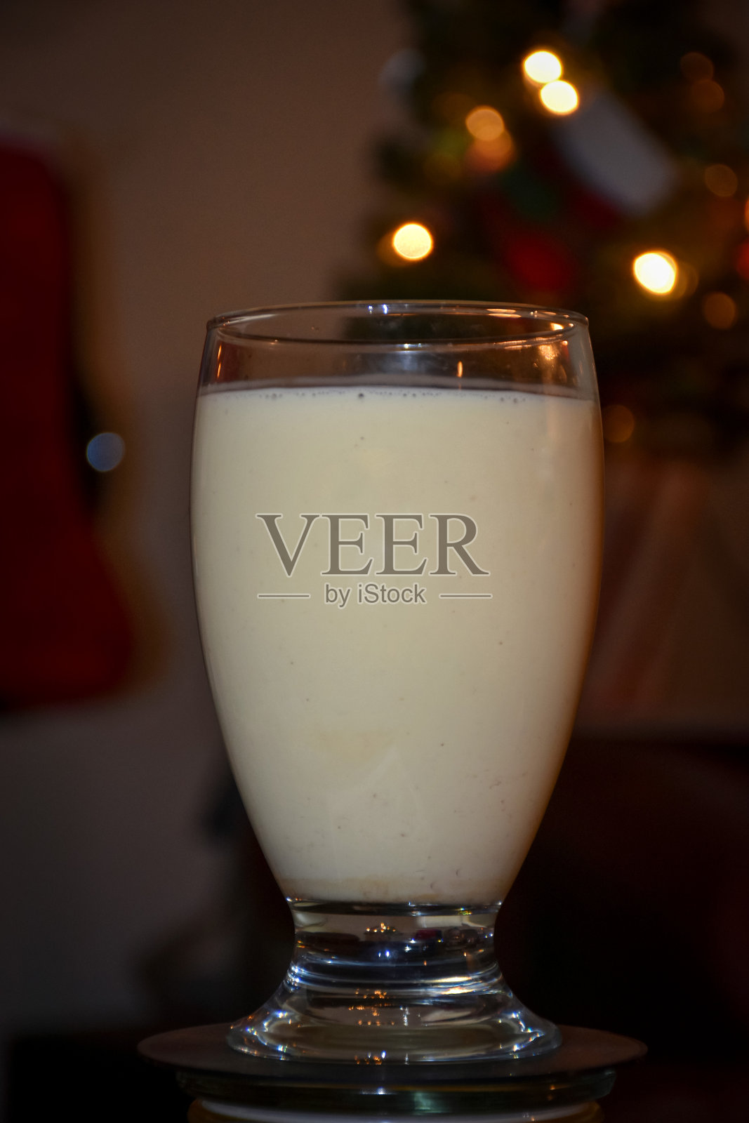 圣诞节的蛋酒照片摄影图片