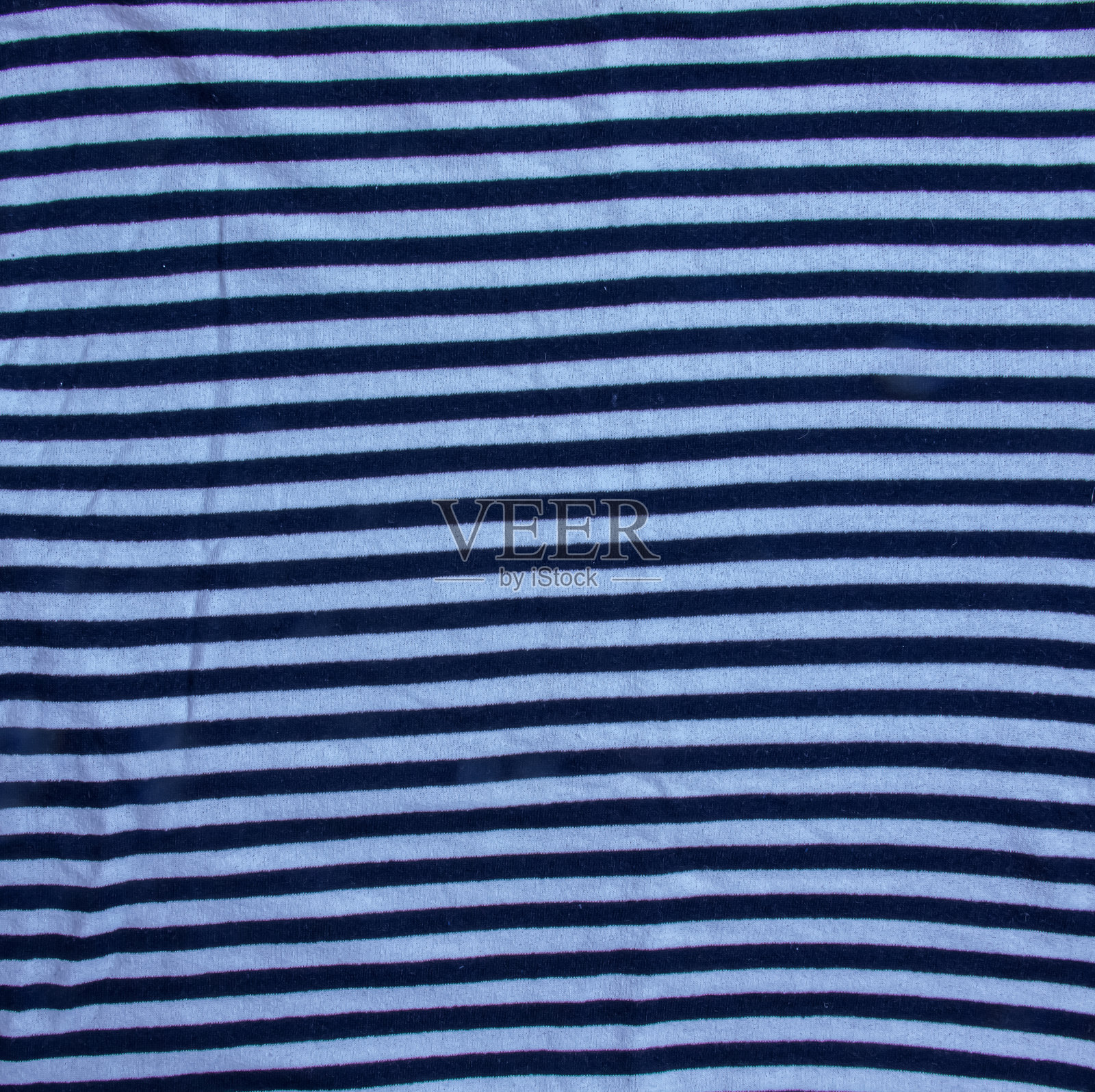 航海纺织纹理的背景。近距离的海洋纺织品纹理与蓝色和白色条纹。照片摄影图片