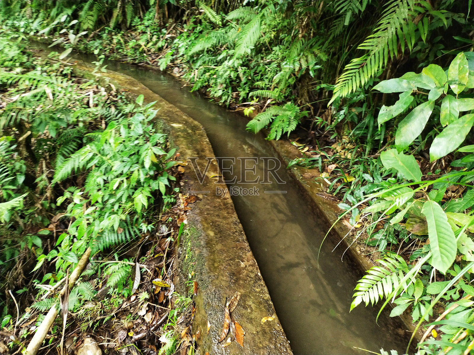 小型排水道照片摄影图片