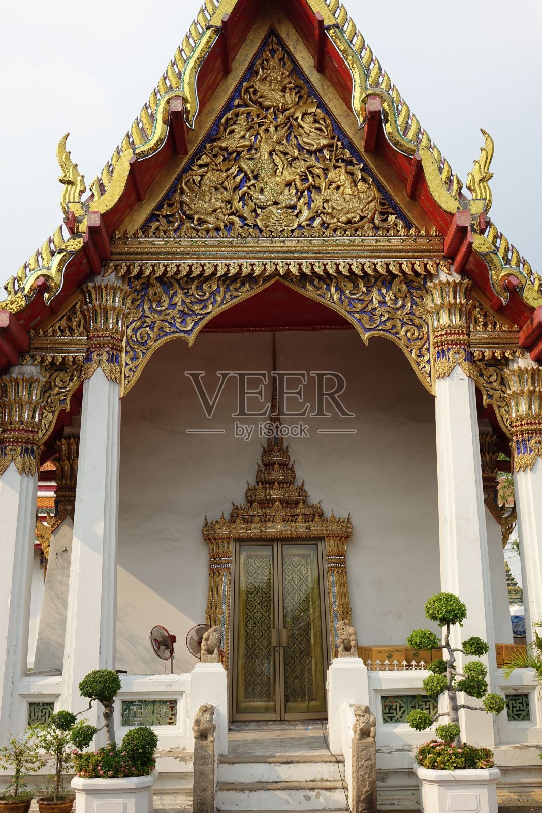 美丽的垂直拍摄的Wat Molilokkayaram泰国寺庙照片摄影图片