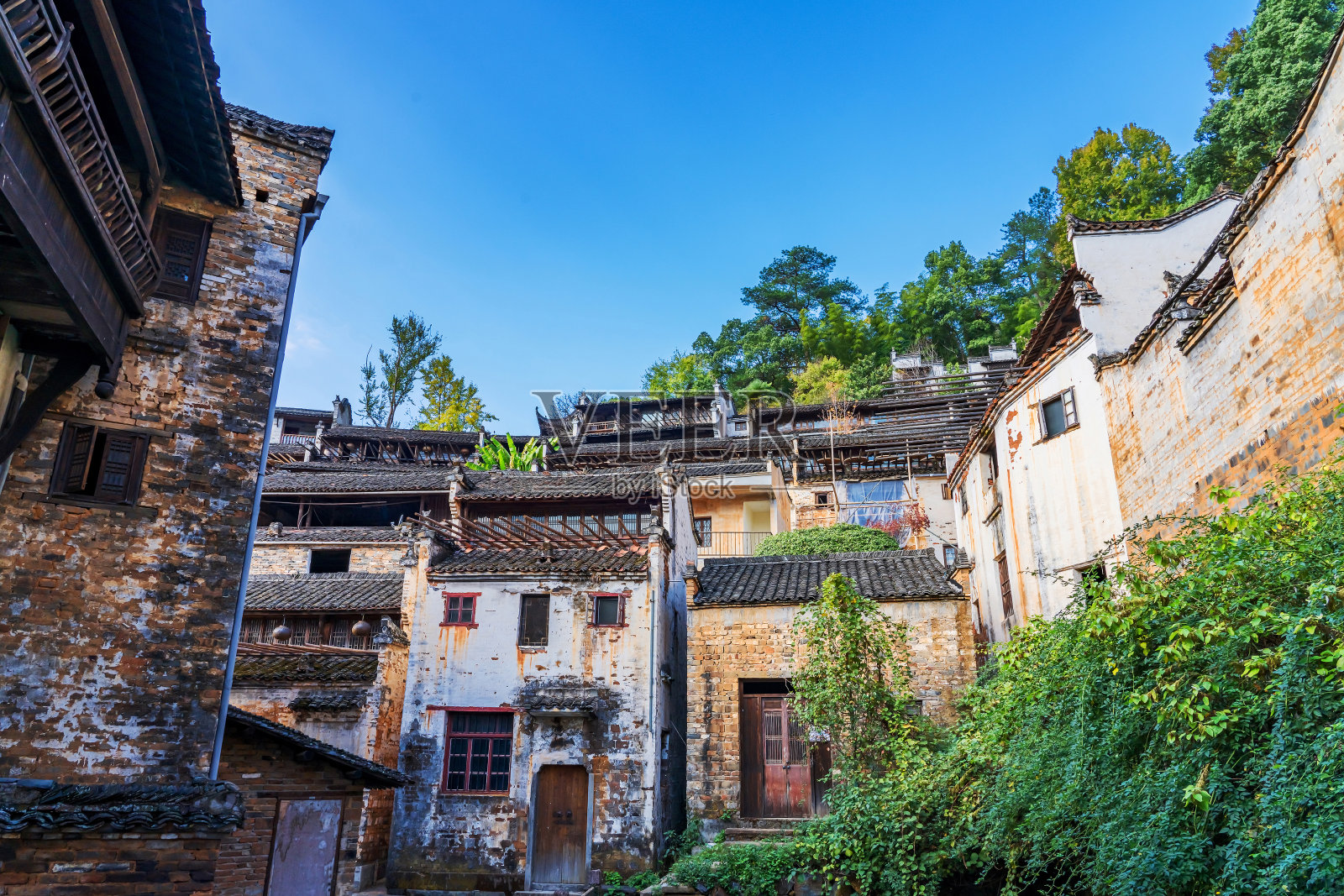 中国安徽省山区的古村落与自然风光照片摄影图片