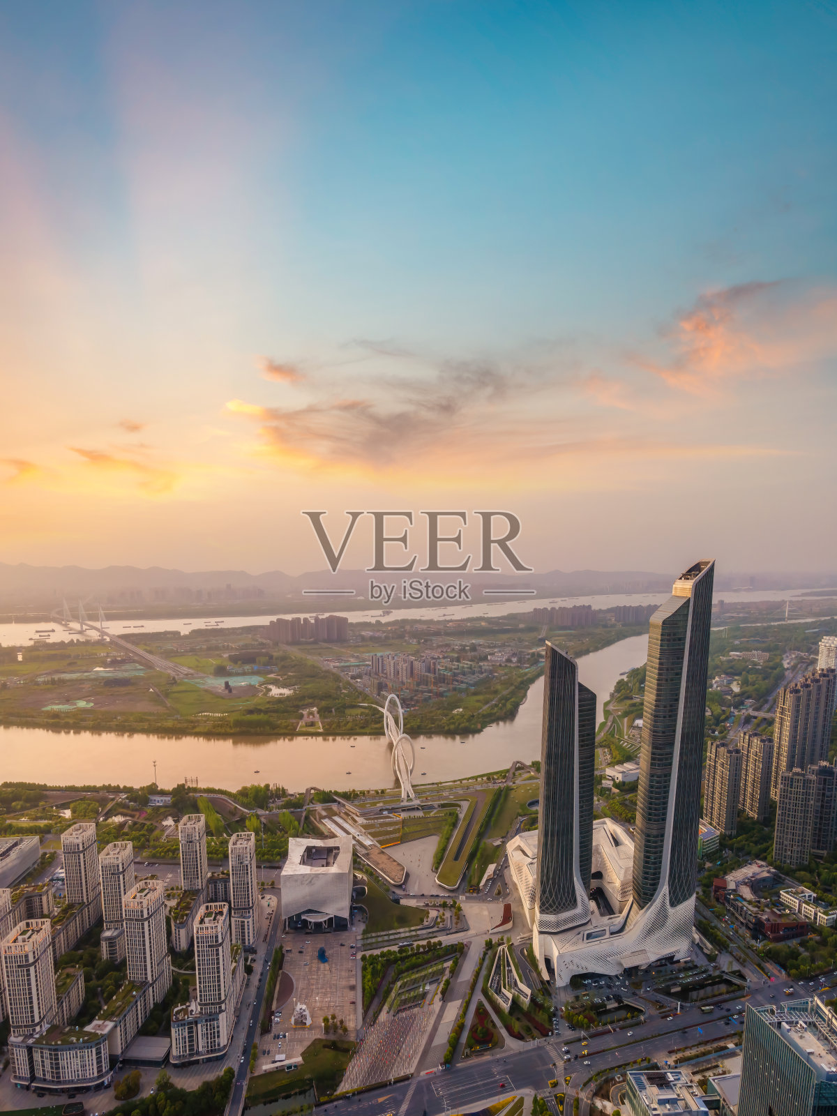 中国南京现代城市建筑天际线的航拍照片照片摄影图片