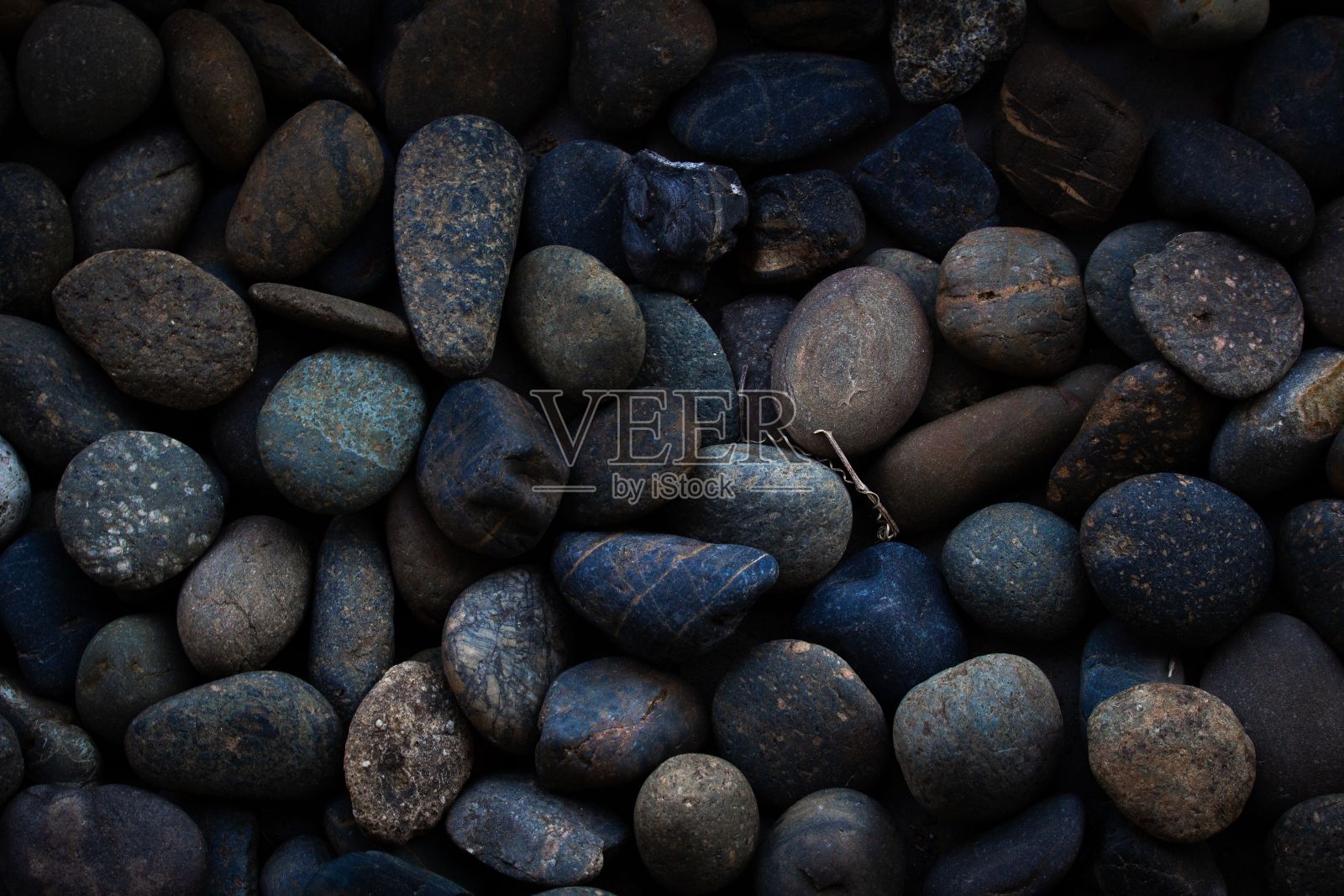 深色石头的俯视图照片摄影图片