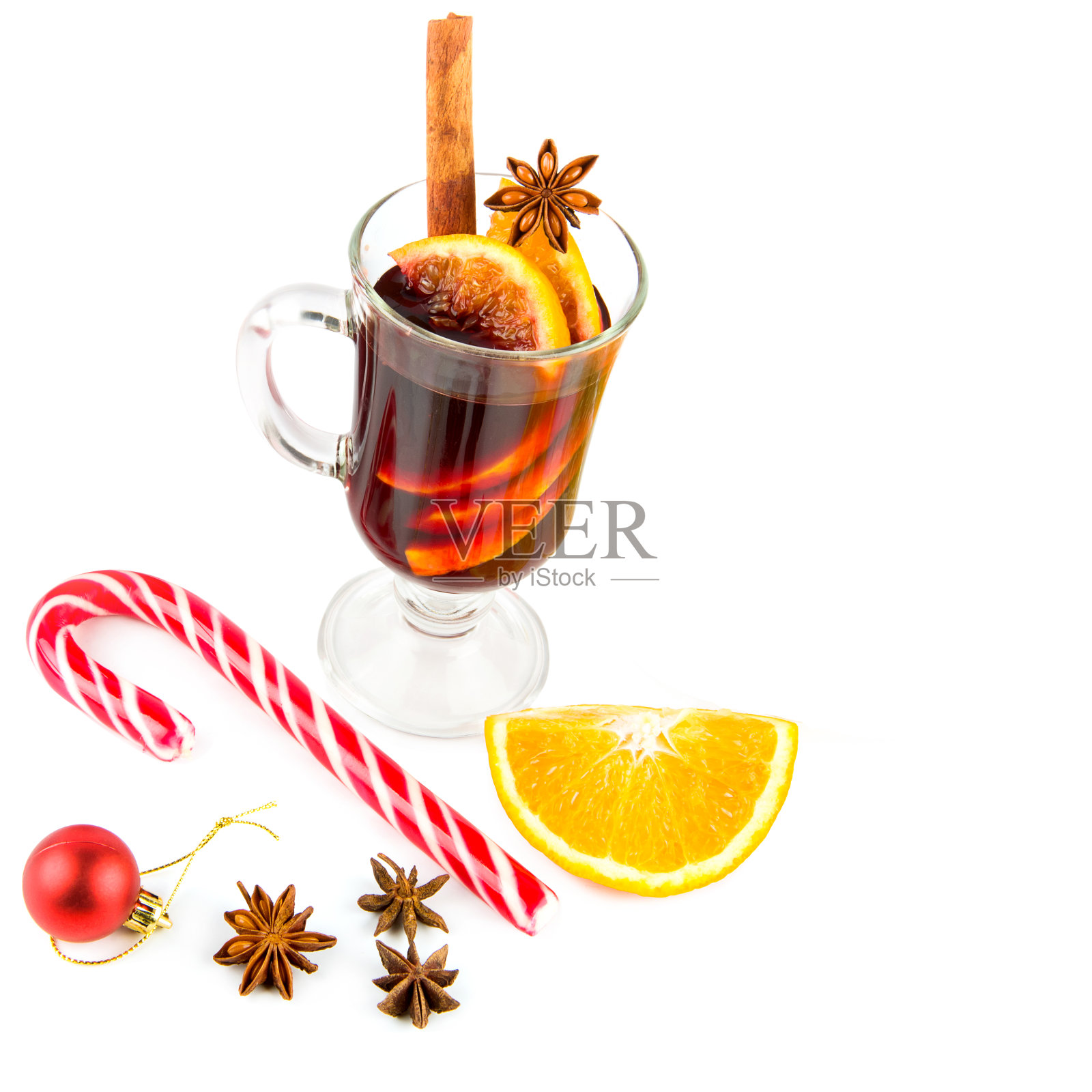 温热的葡萄酒,水果和香料孤立在白色。文本的空闲空间。照片摄影图片