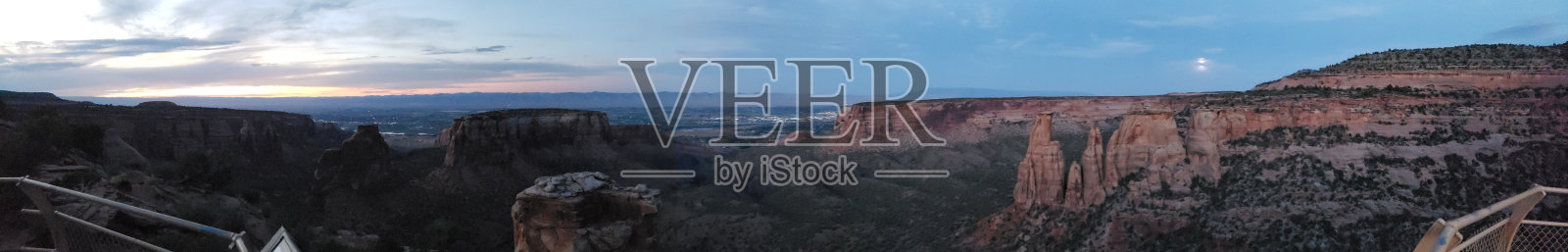 日落时分岩石的全景照片照片摄影图片