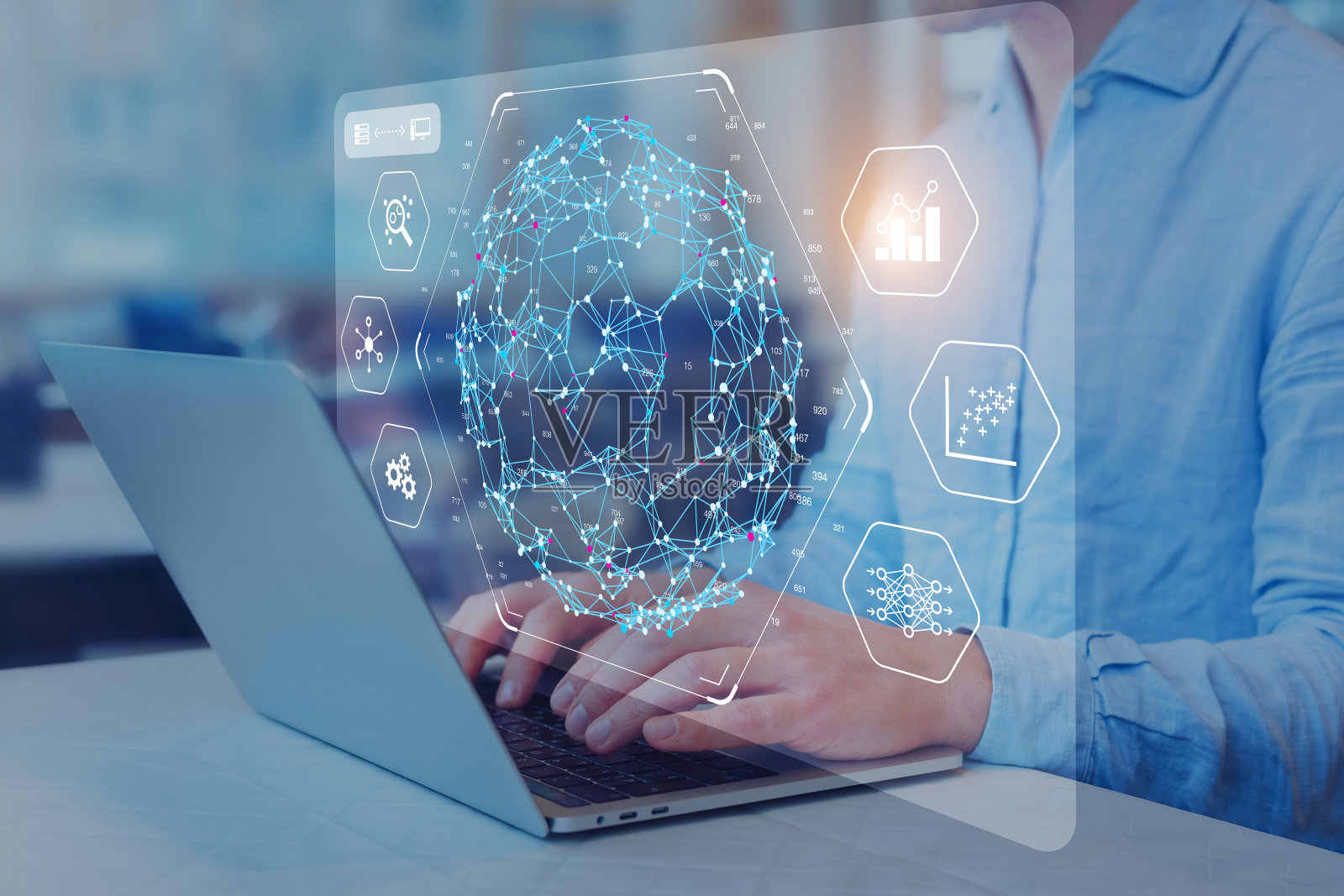 数据科学与大数据分析技术。在计算机屏幕上处理复杂可视化的数据科学家。数据挖掘。统计和分析方面的创新。洞察和预测。照片摄影图片