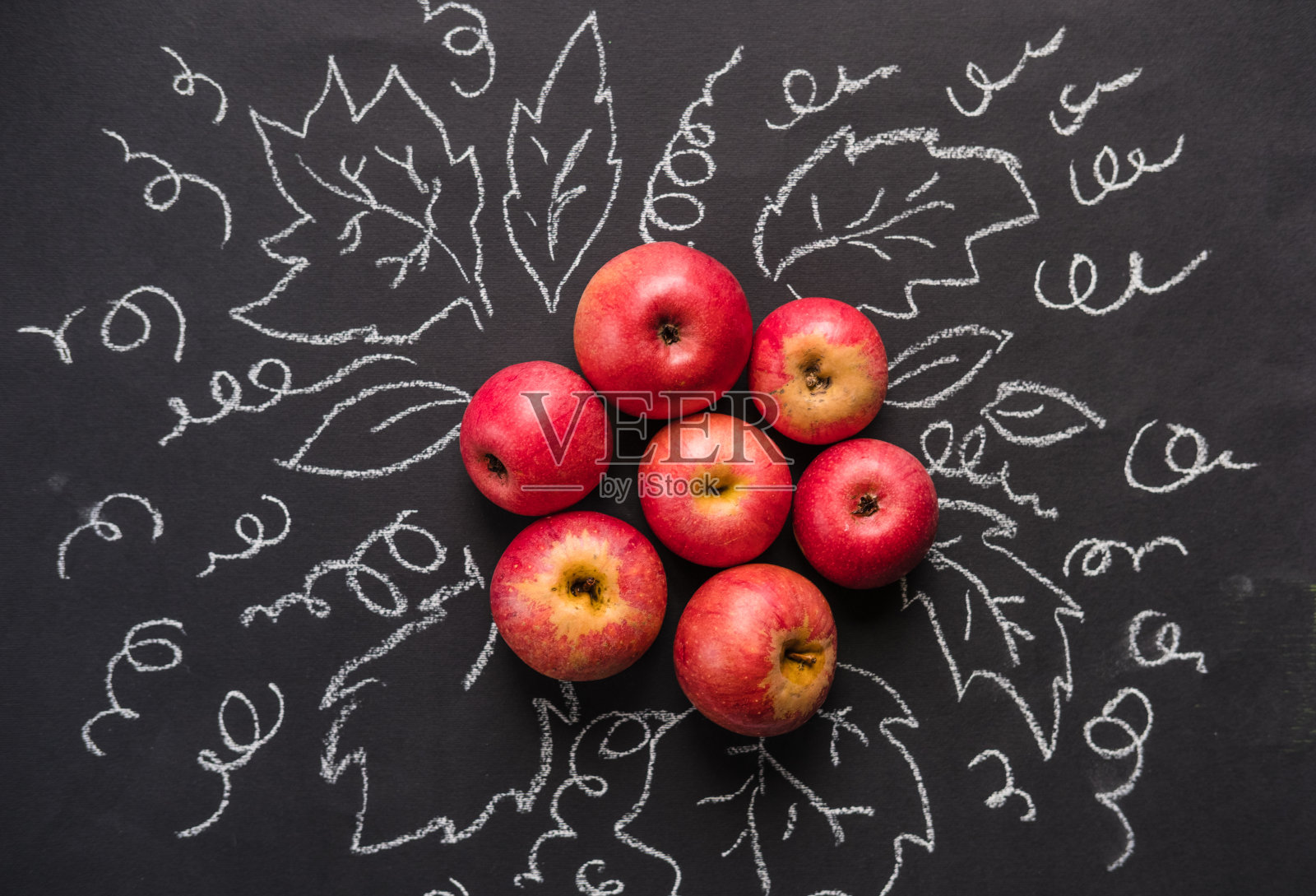 黑板上的苹果和图画照片摄影图片