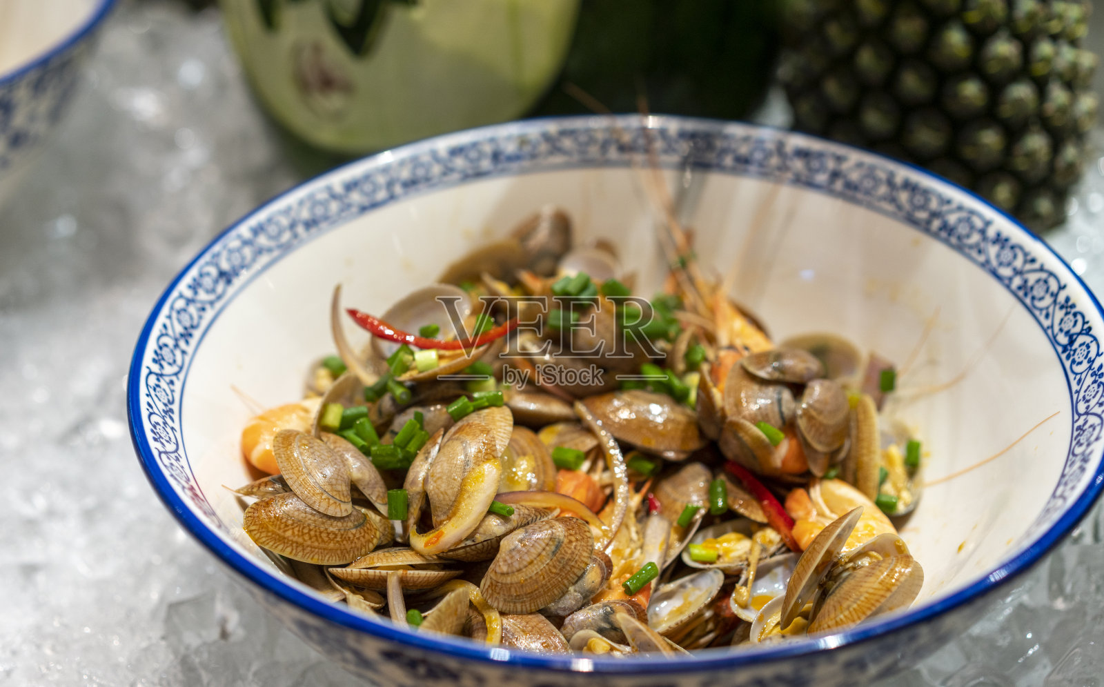 中国传统面条的配料和酱料照片摄影图片