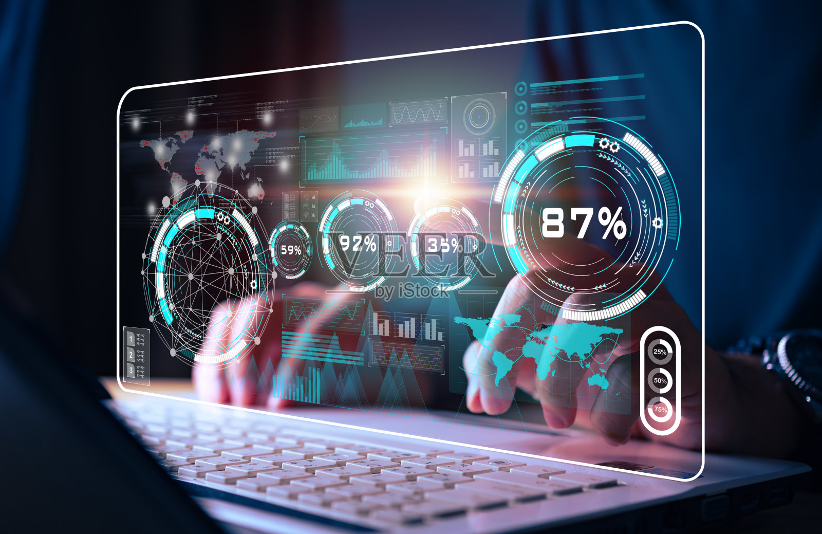 投资商人,商业分析和战略,大数据概念分析金融虚拟触摸屏,未来技术解决方案的业务发展。照片摄影图片