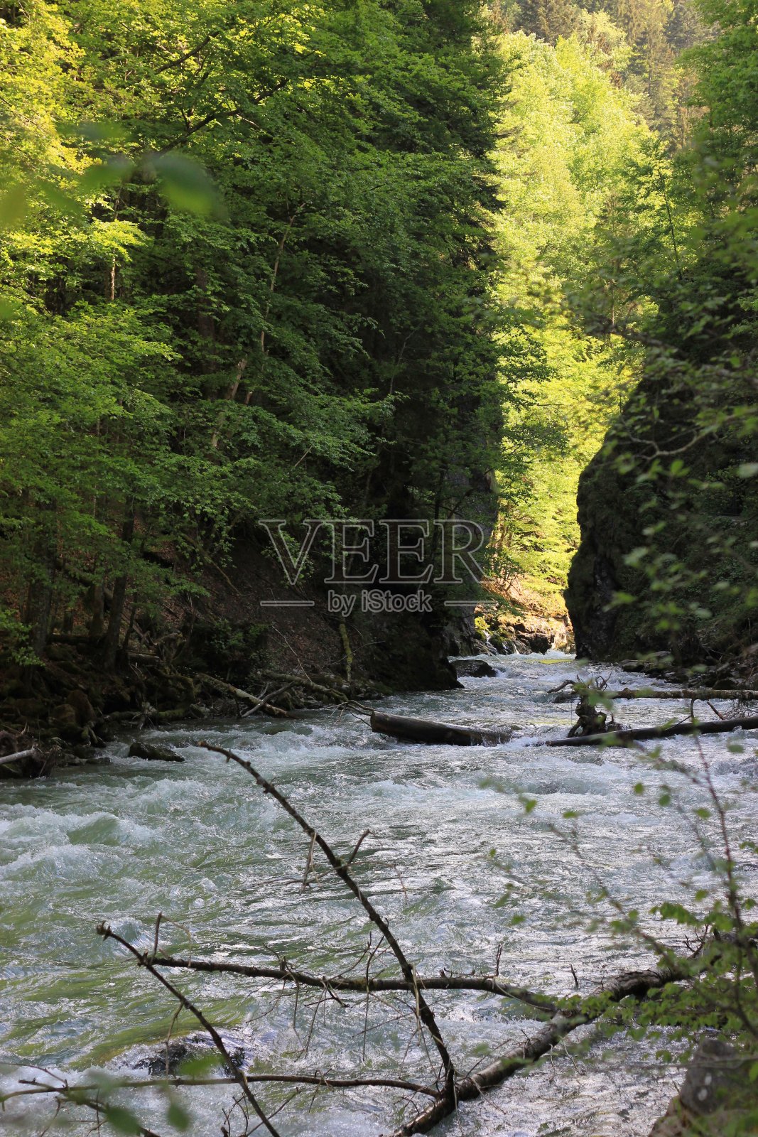 岩石之间照片摄影图片