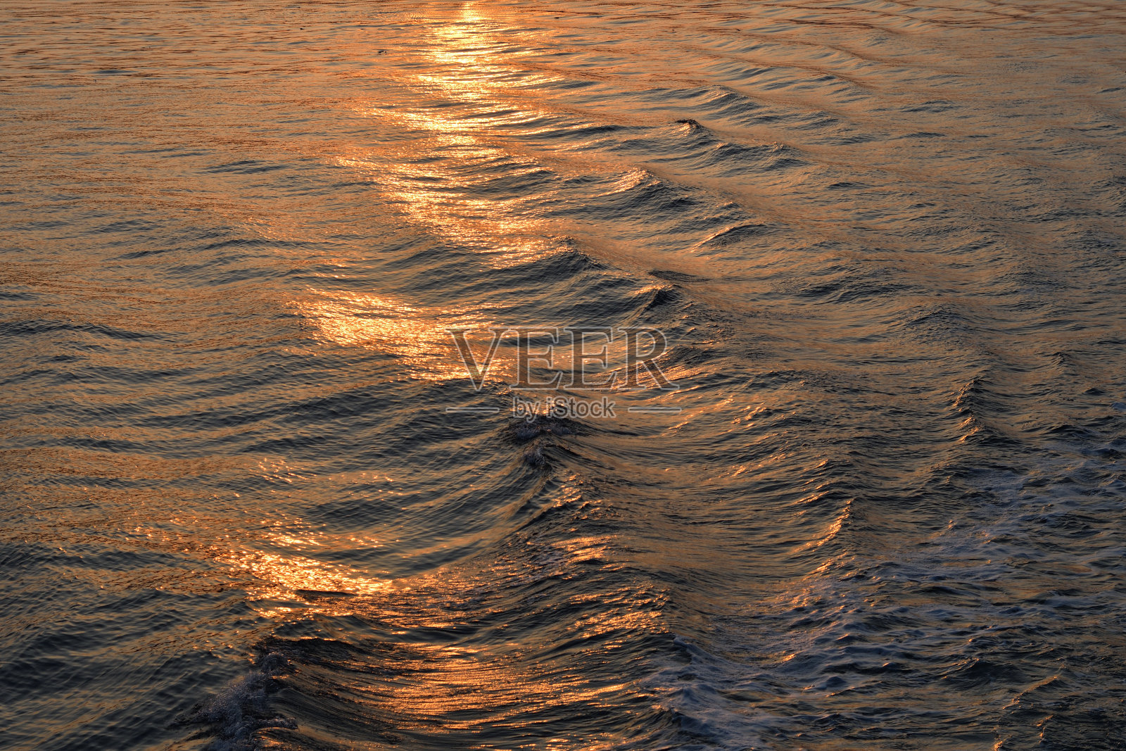 鄂霍次克海上的日落巡航照片摄影图片