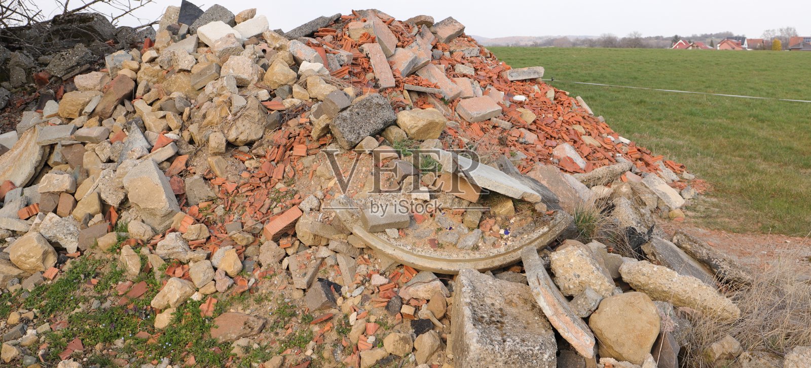 瓦砾和屋顶瓦片照片摄影图片