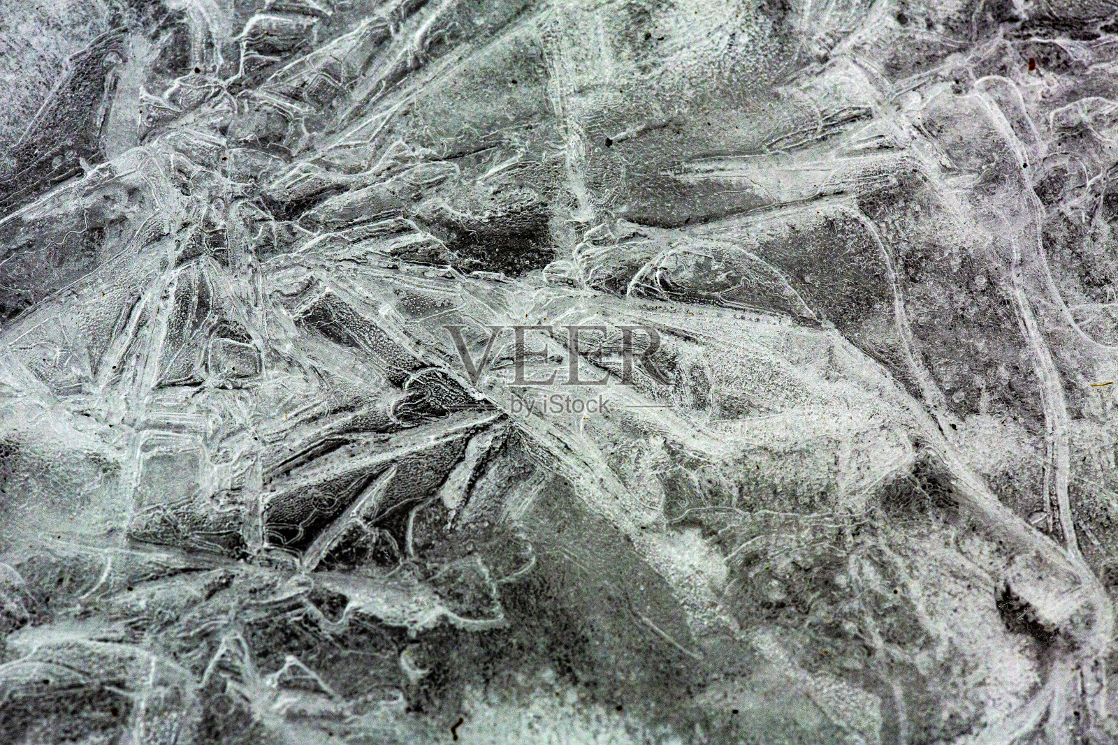 五彩缤纷的冰晶在冻结的小溪在卓别林,康涅狄格州。照片摄影图片